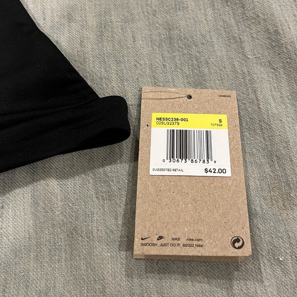 🚫SOLD🚫NWT Nike Black Swim Top - Picture 3 of 4